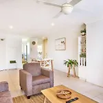 Maimi Renovated 2-Bedroom Apartment