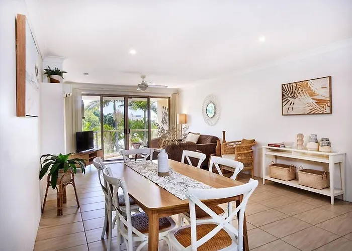 Maimi Renovated 2-Bedroom Apartment
