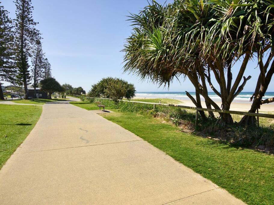 Maimi Renovated 2-bedroom * Gold Coast