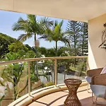 Maimi Renovated 2-Bedroom Apartment